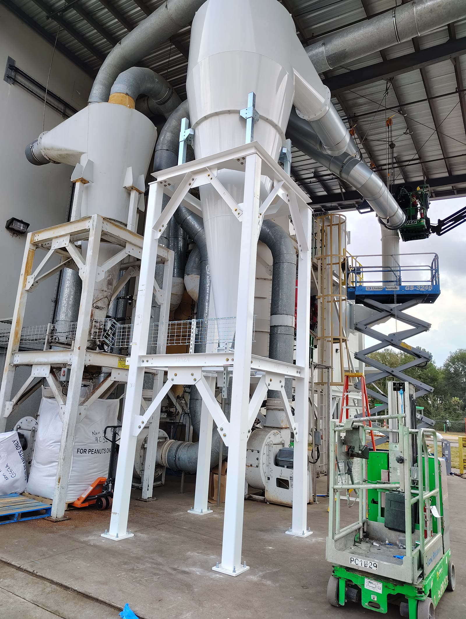 Cyclone separators in plant bay